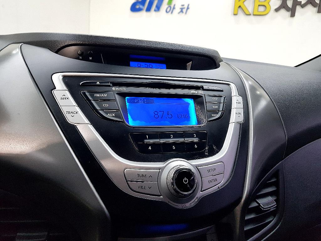 HYUNDAI Avante 2012 Gris - Importación desde Corea - HF Imports Iquique - Foto 13