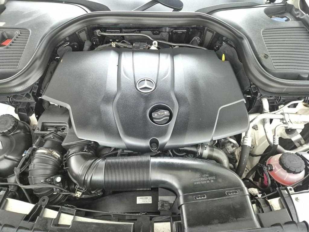 Mercedes Benz GLC Class - Vista 5