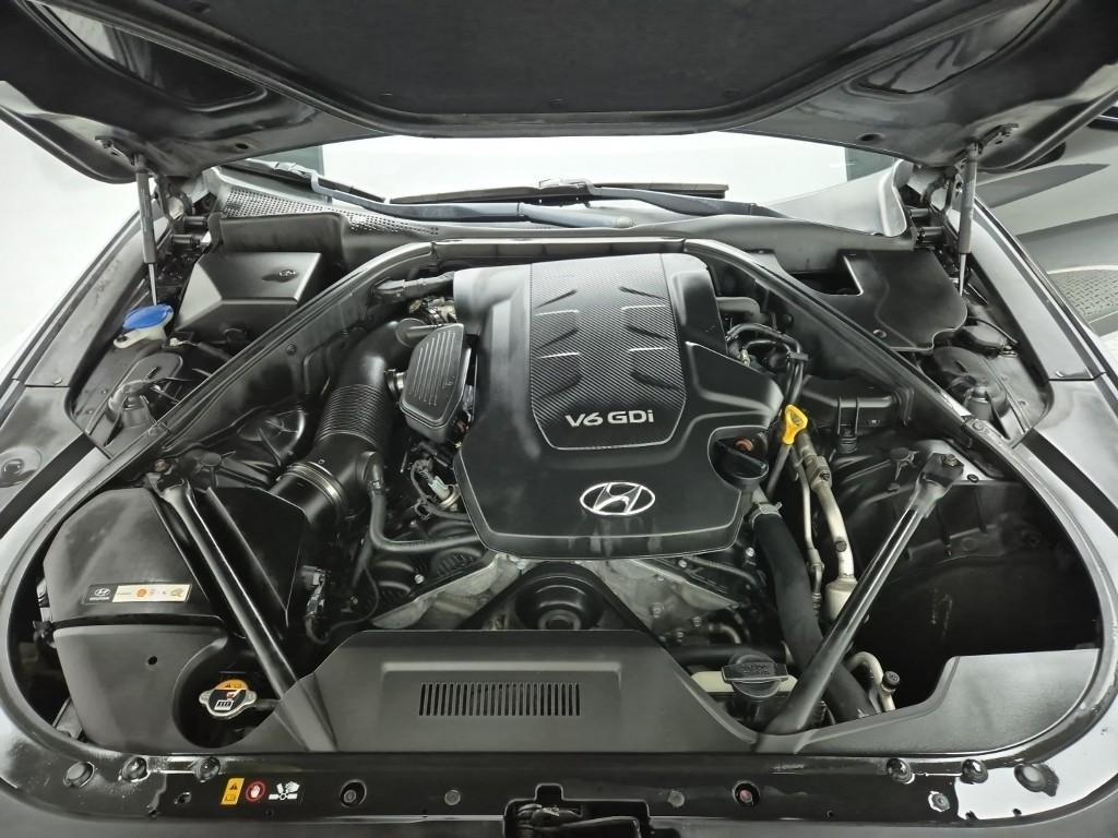 HYUNDAI Genesis - Vista 5