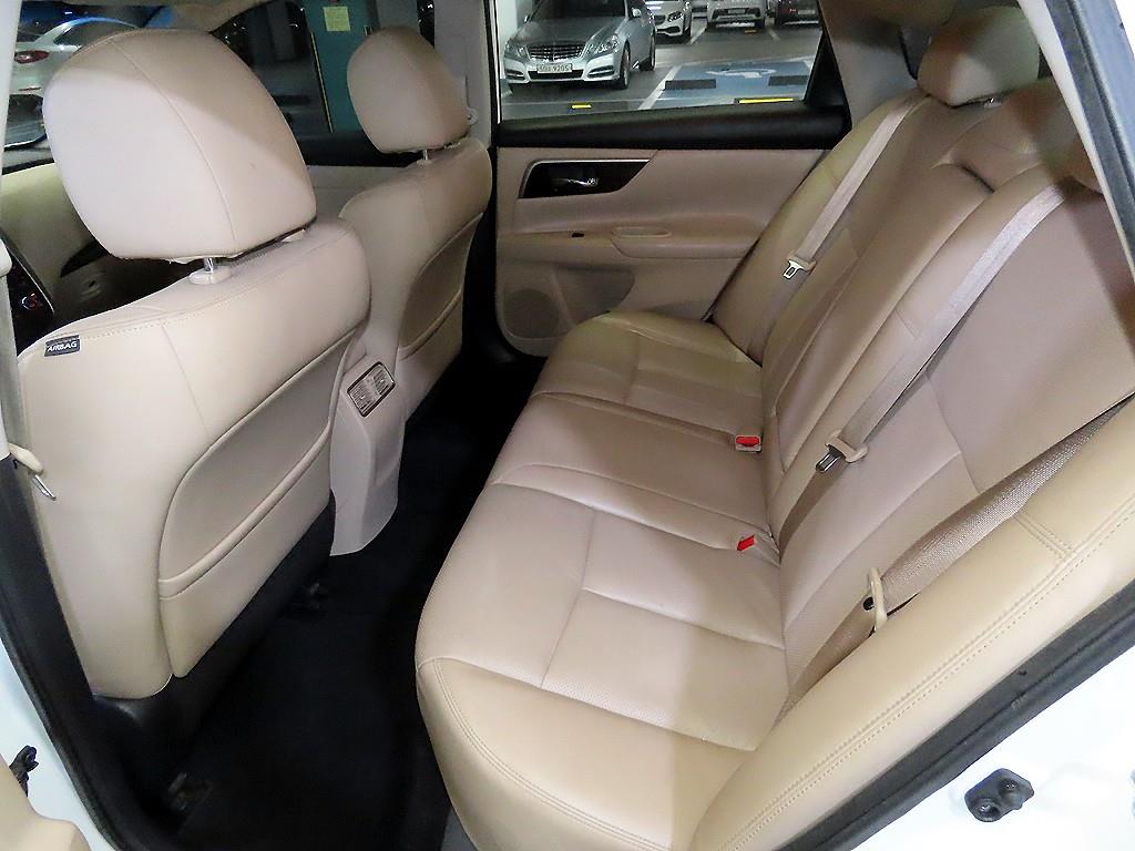 Nissan Altima - Vista 7