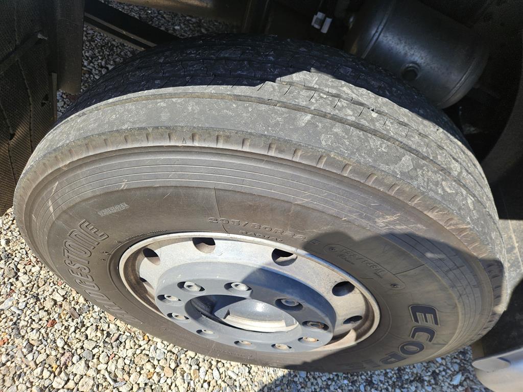 medium and large cargo truck - Vista 12