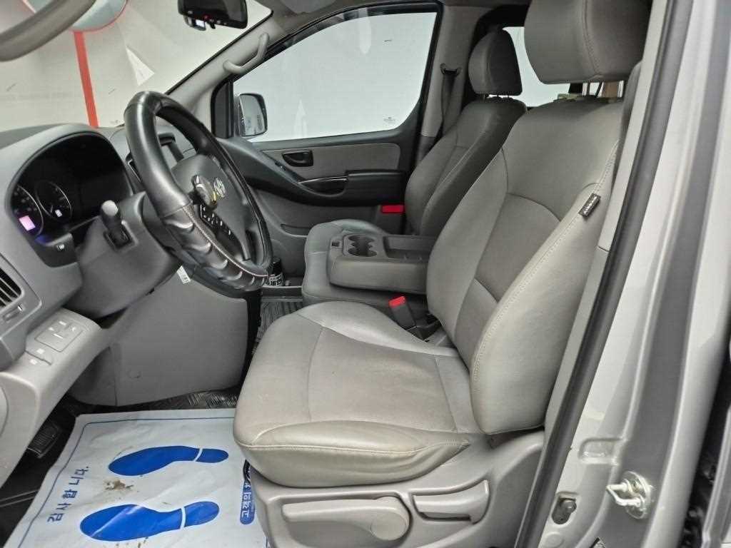 HYUNDAI Starex - Vista 11