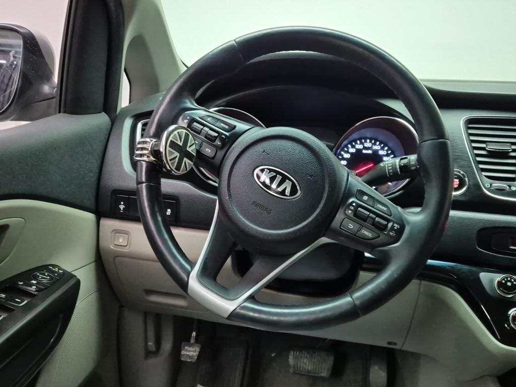 KIA Carnival - Vista 9