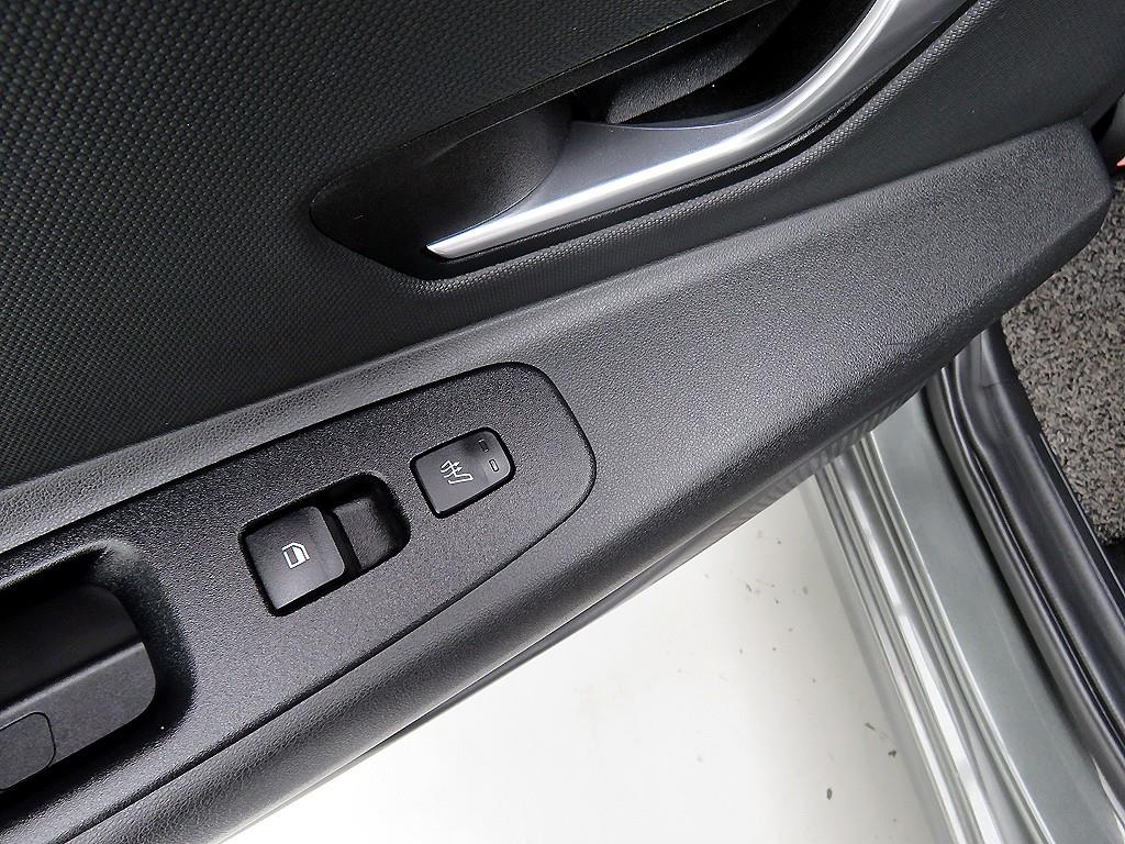 HYUNDAI Avante - Vista 9