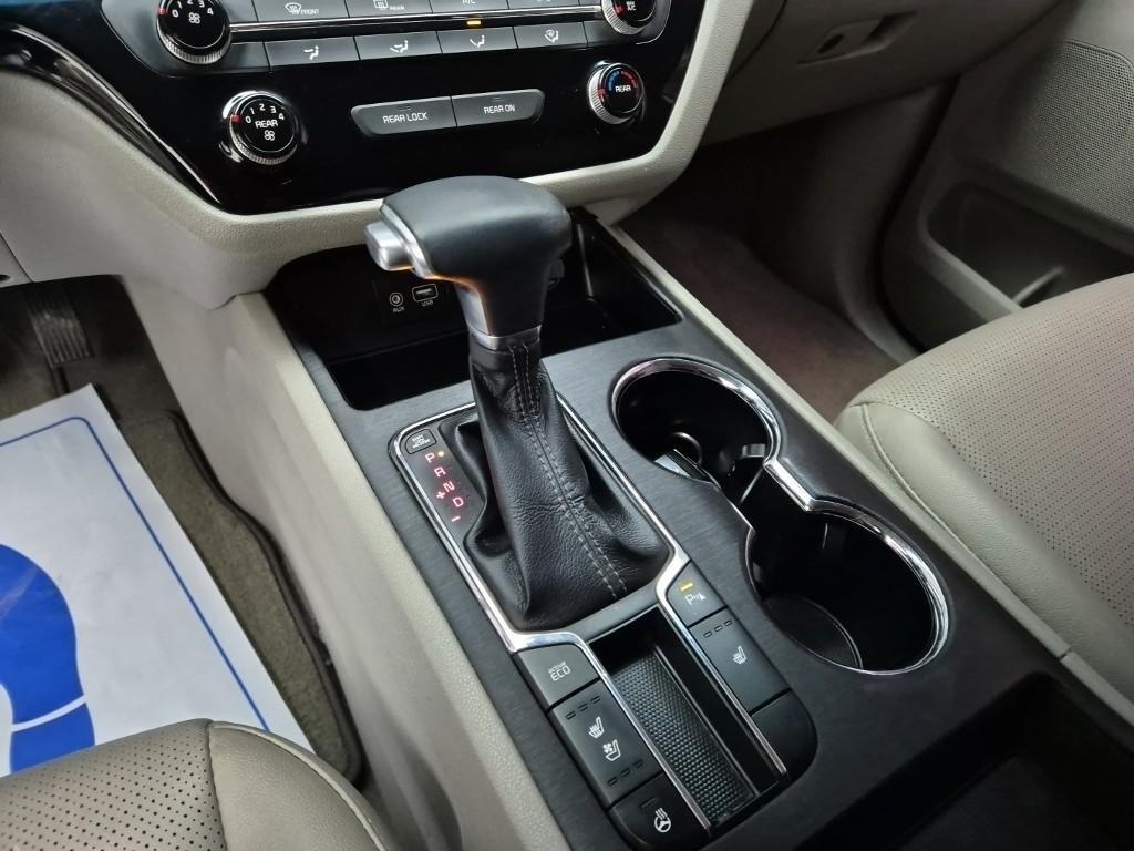 KIA Carnival - Vista 8