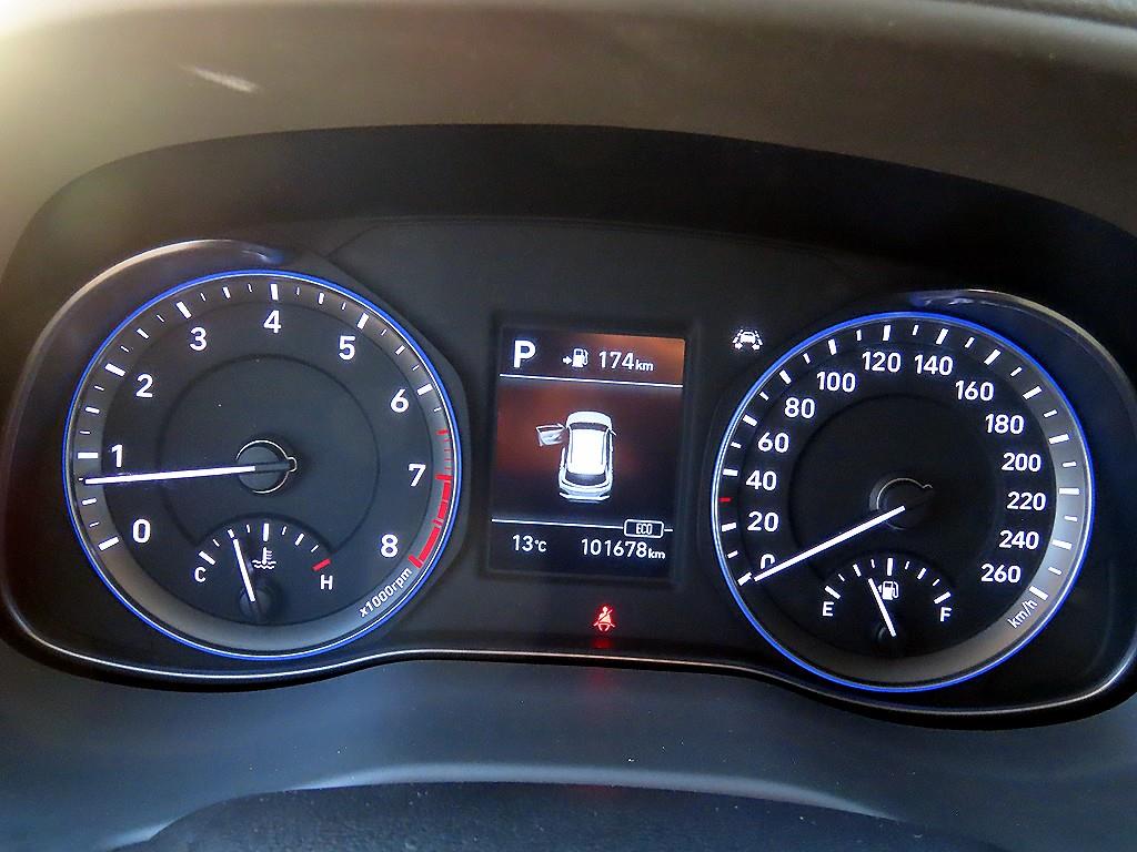 HYUNDAI Kona - Vista 8