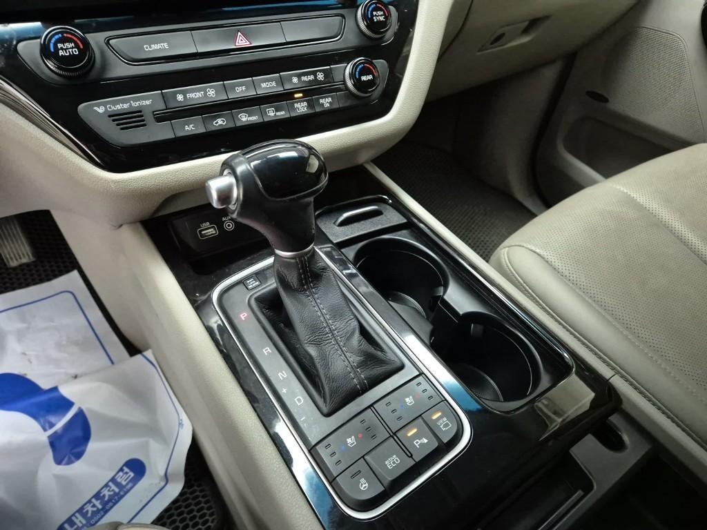 KIA Carnival - Vista 8