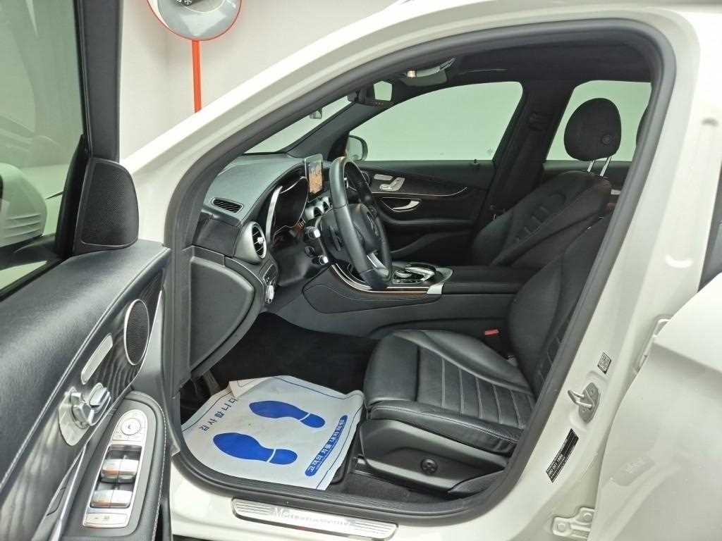 Mercedes Benz GLC Class - Vista 11