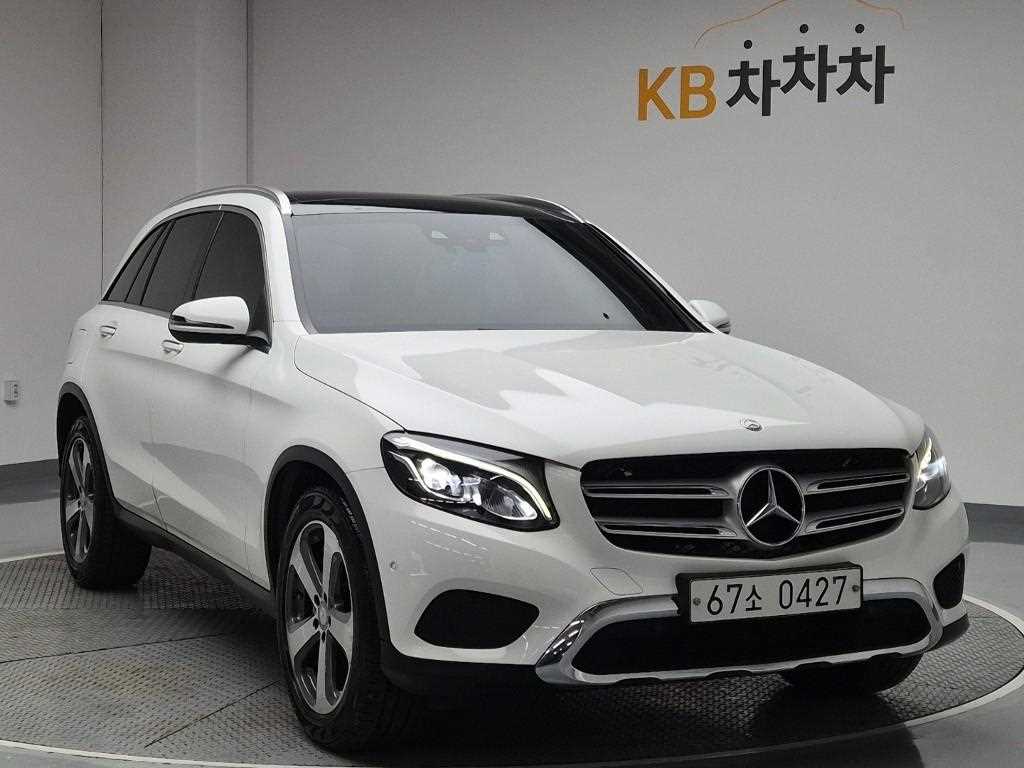 Mercedes Benz GLC Class - Vista 4