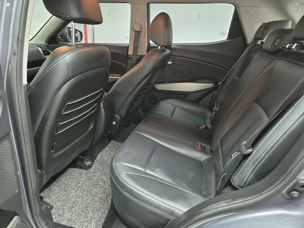 Ssangyong Tivoli - Vista 12