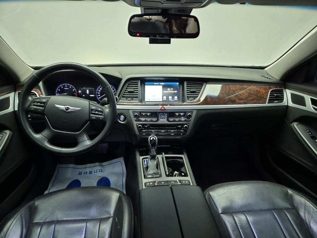 HYUNDAI Genesis - Vista 7