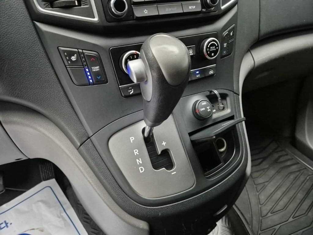 HYUNDAI Starex - Vista 8