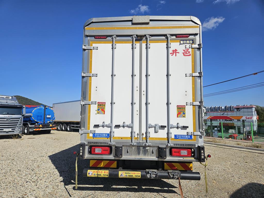 medium and large cargo truck - Vista 4