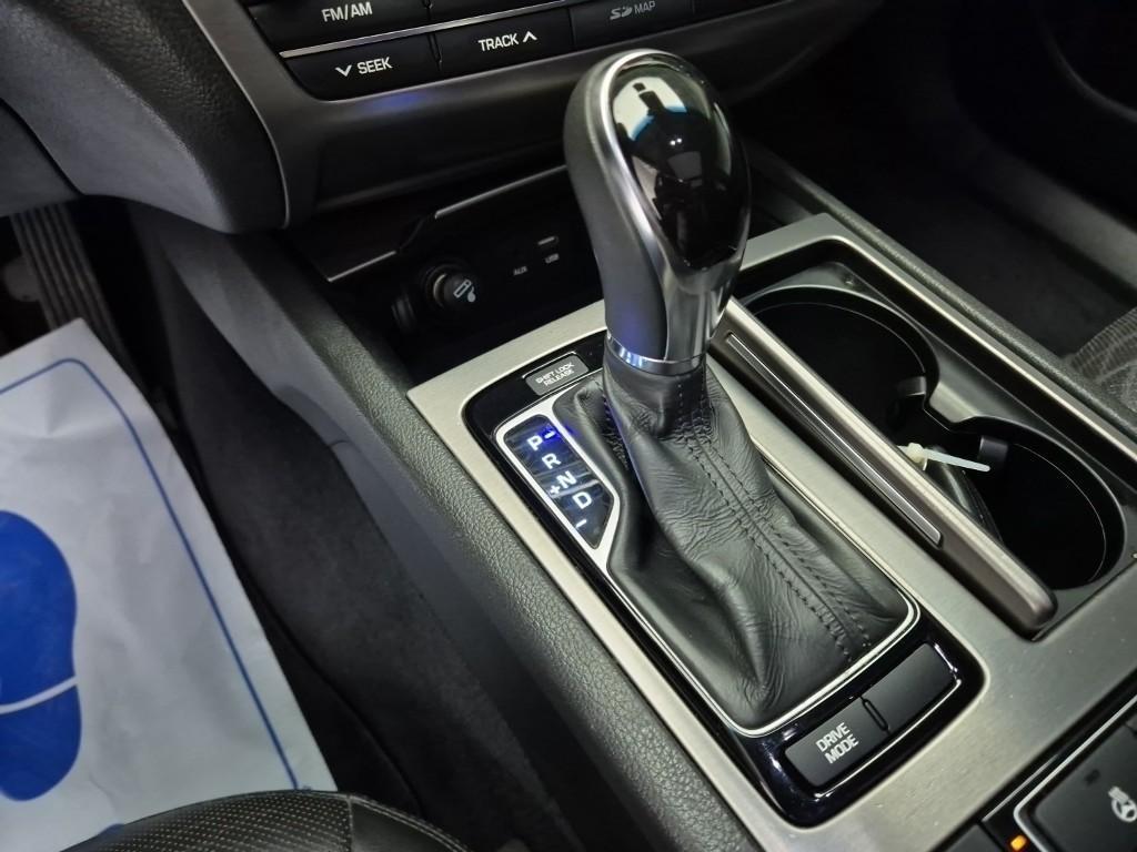 HYUNDAI Genesis - Vista 8