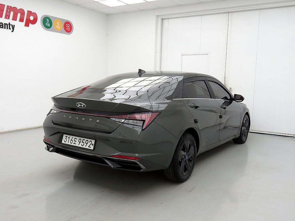 HYUNDAI Avante - Vista 4