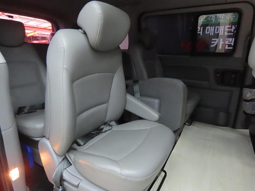 HYUNDAI Starex - Vista 6