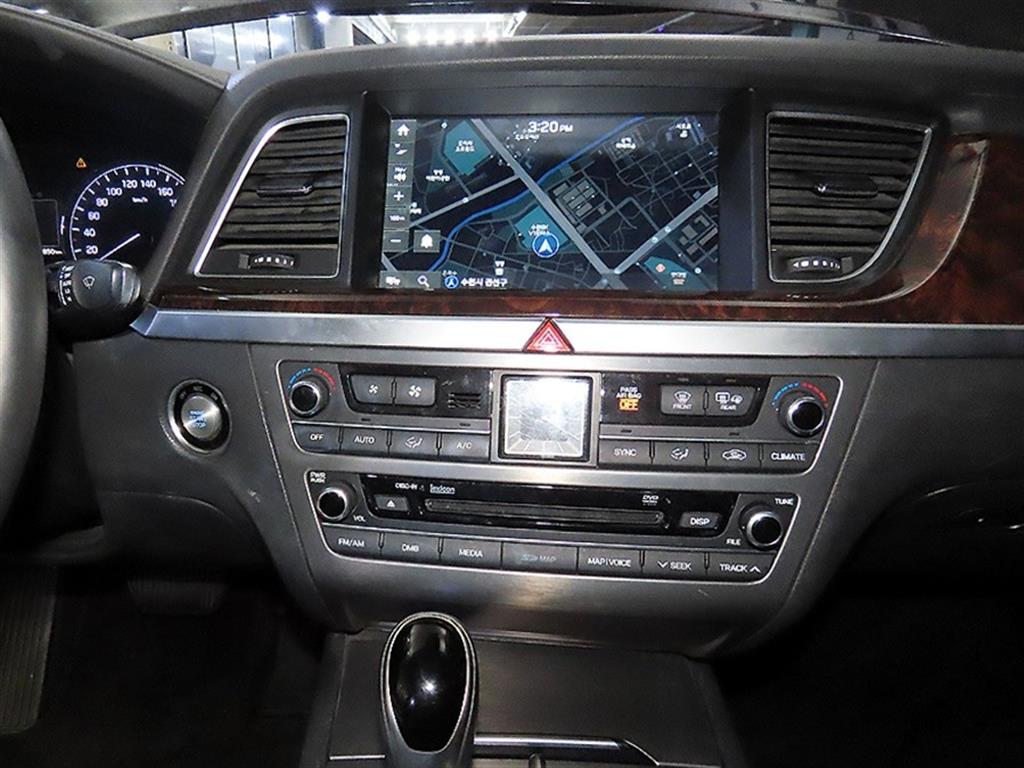 HYUNDAI Genesis - Vista 11