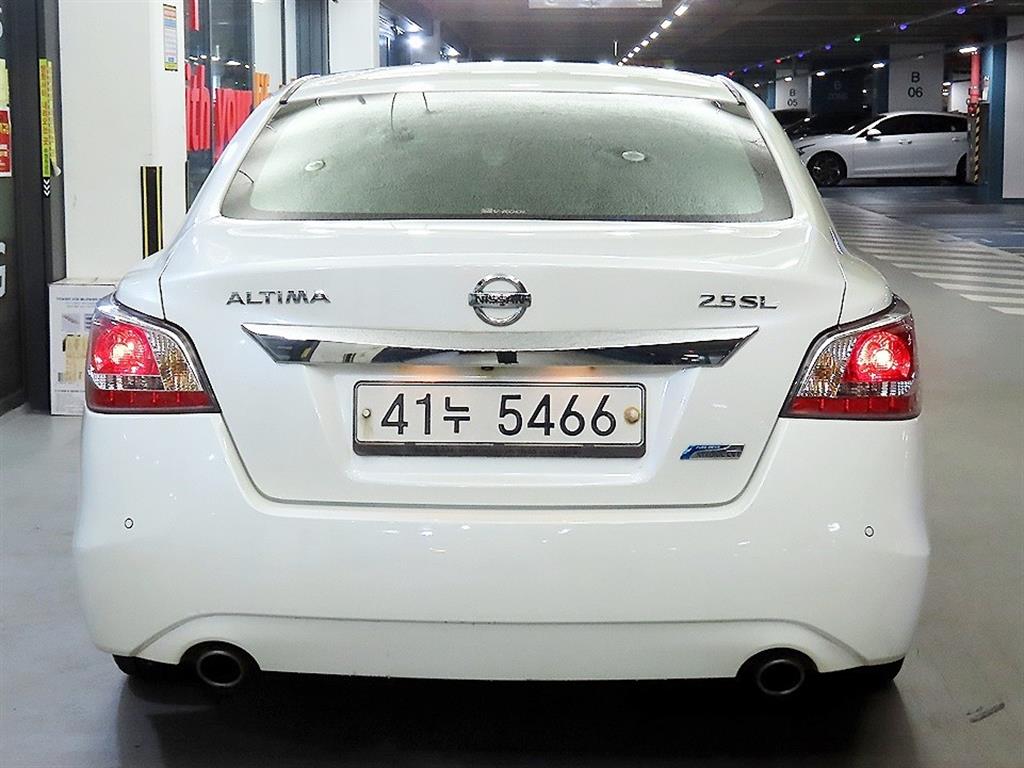 Nissan Altima - Vista 5