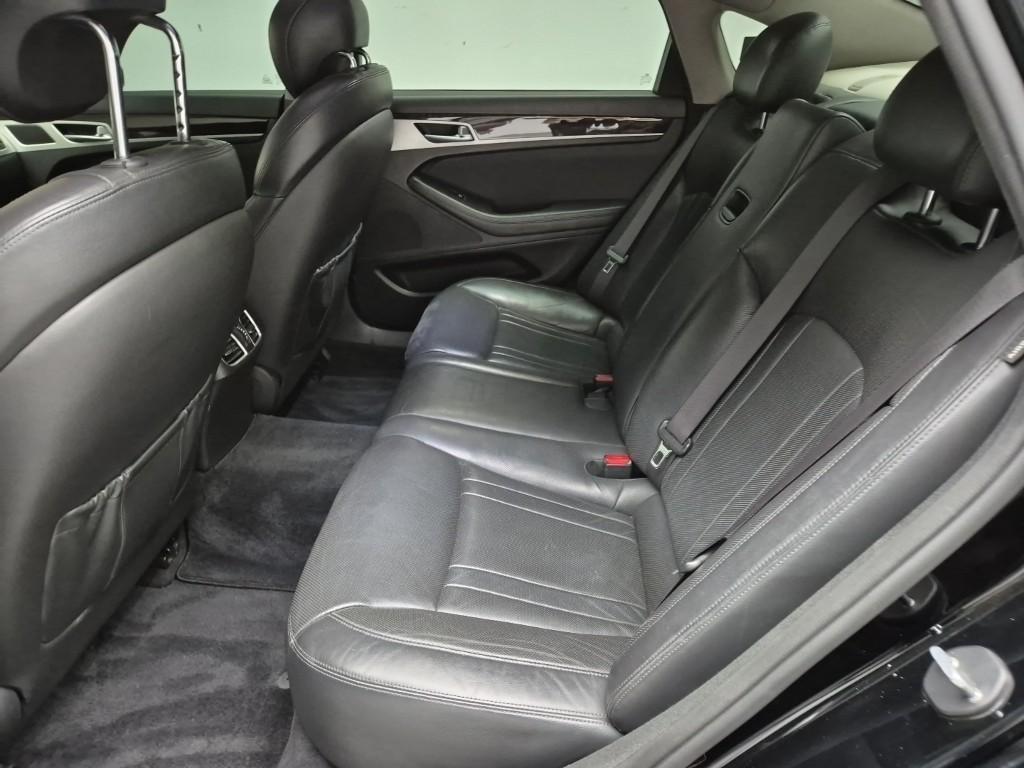 HYUNDAI Genesis - Vista 12