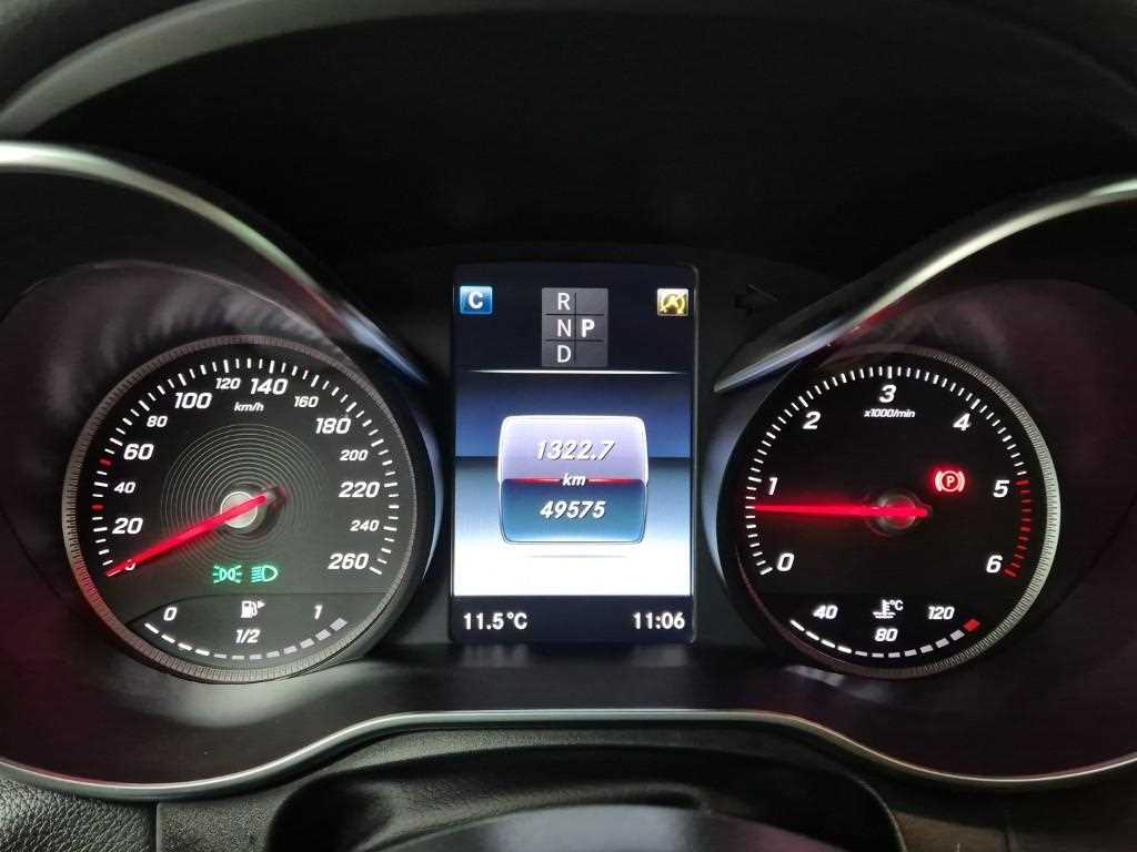 Mercedes Benz GLC Class - Vista 6