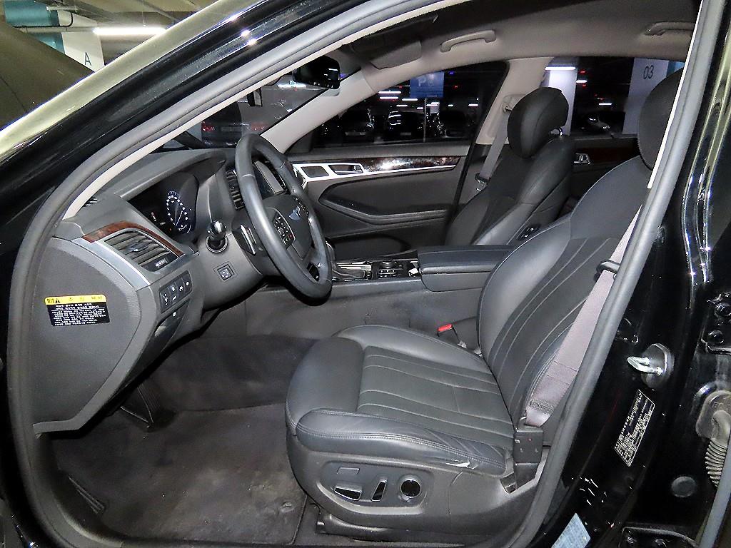 HYUNDAI Genesis - Vista 6