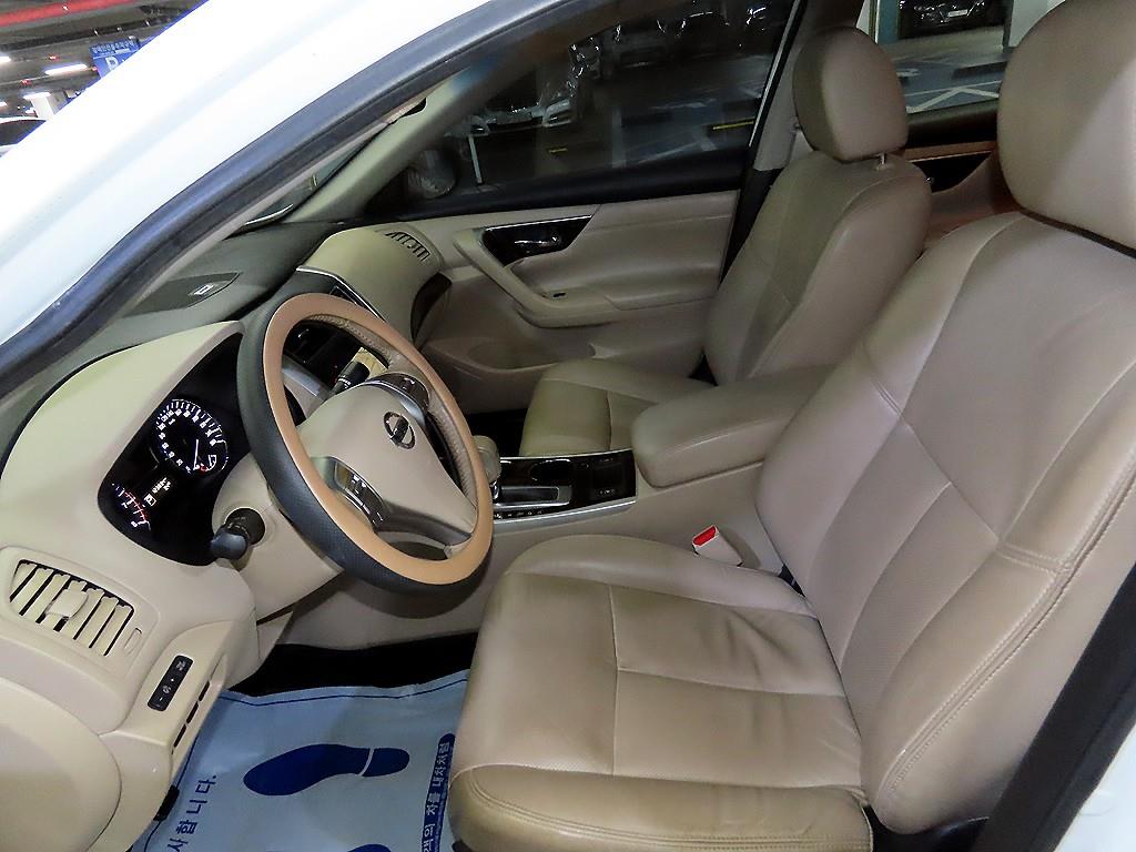 Nissan Altima - Vista 6