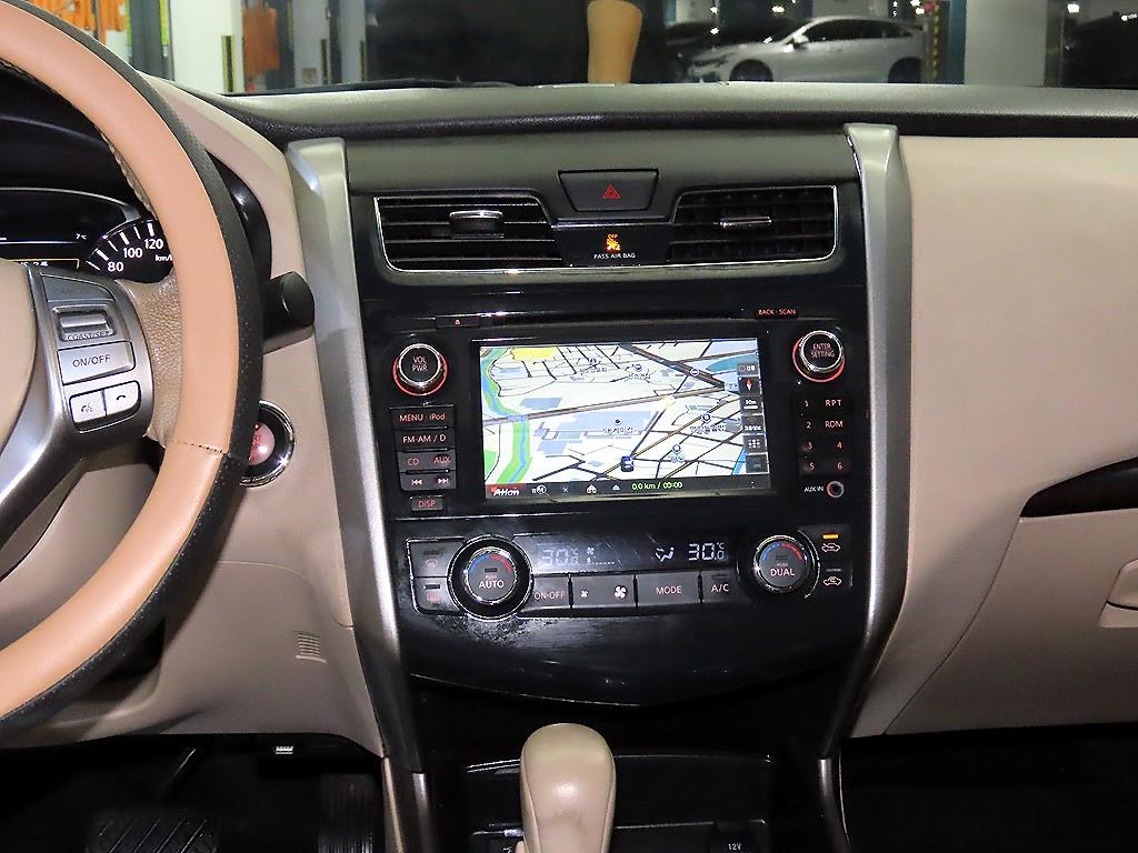 Nissan Altima - Vista 11