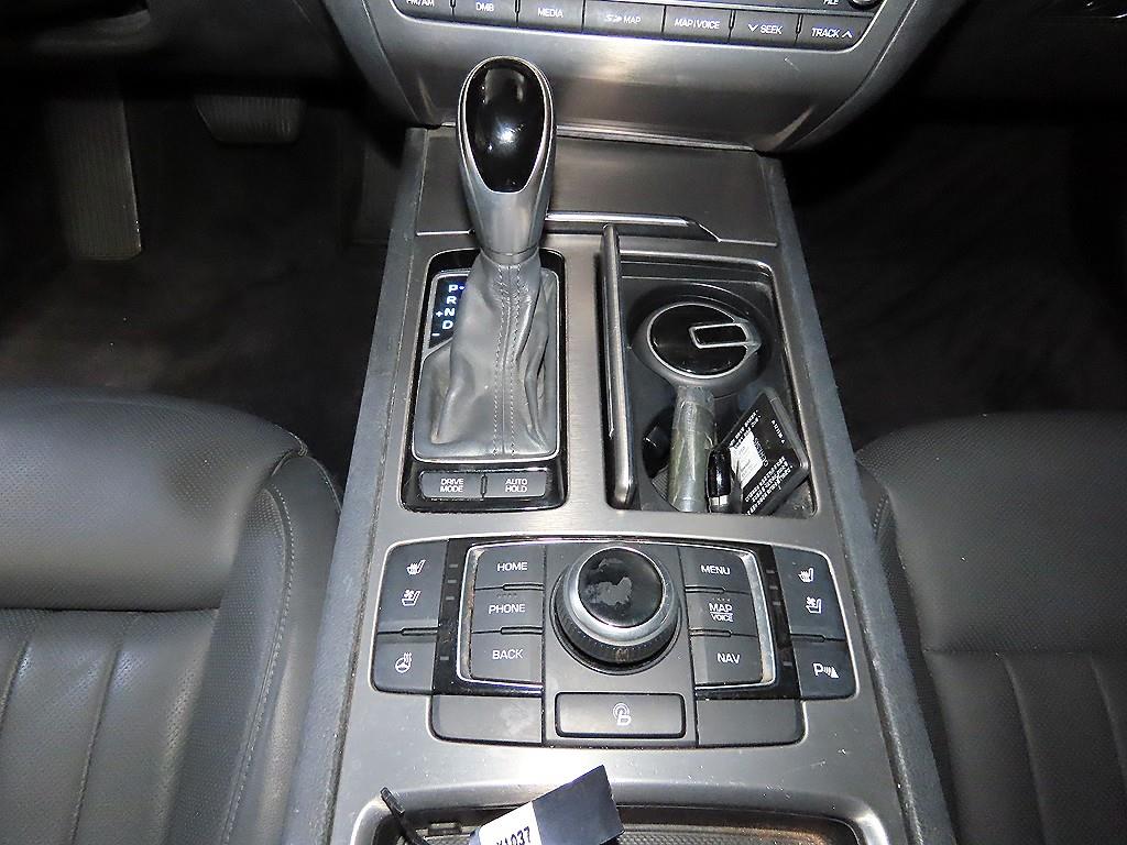 HYUNDAI Genesis - Vista 12