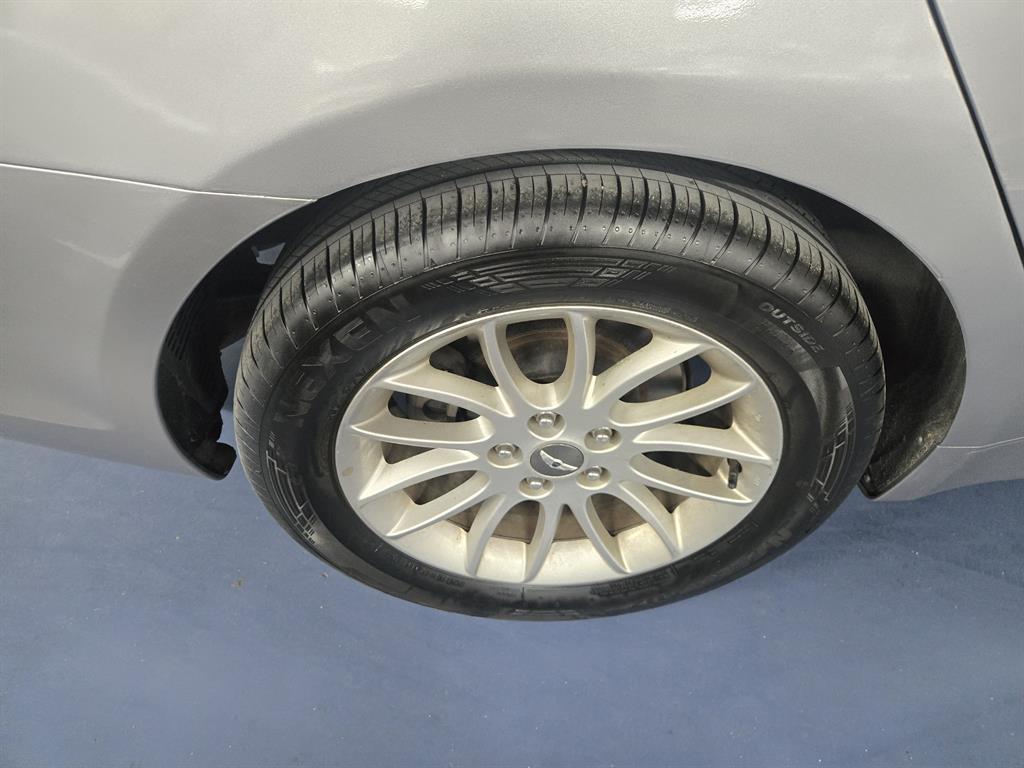 HYUNDAI Genesis - Vista 5