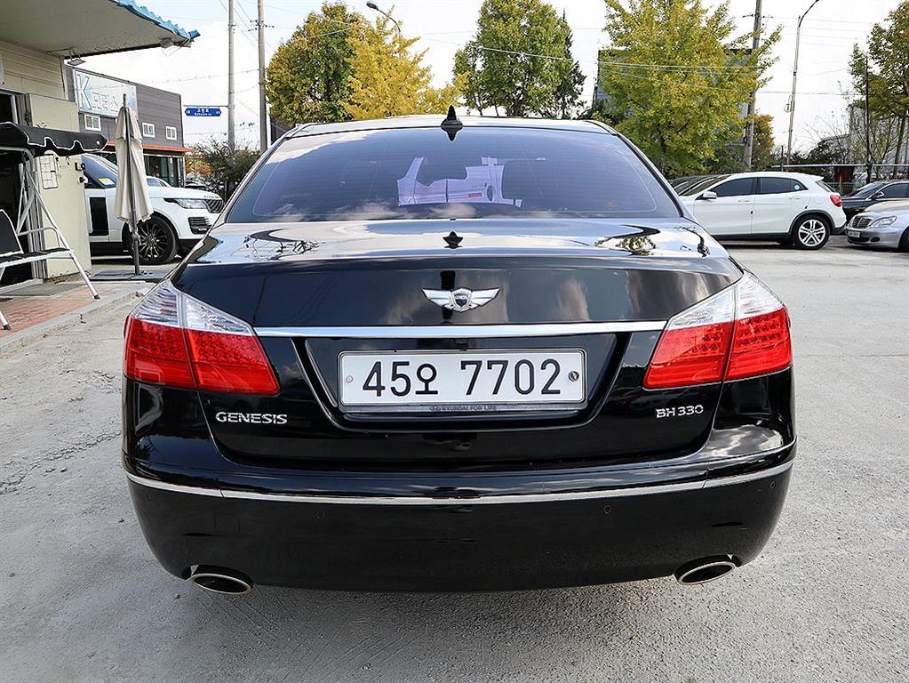 HYUNDAI Genesis - Vista 4