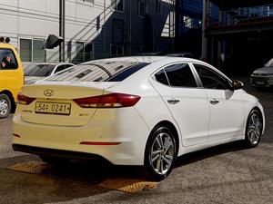 HYUNDAI Avante - Vista 8