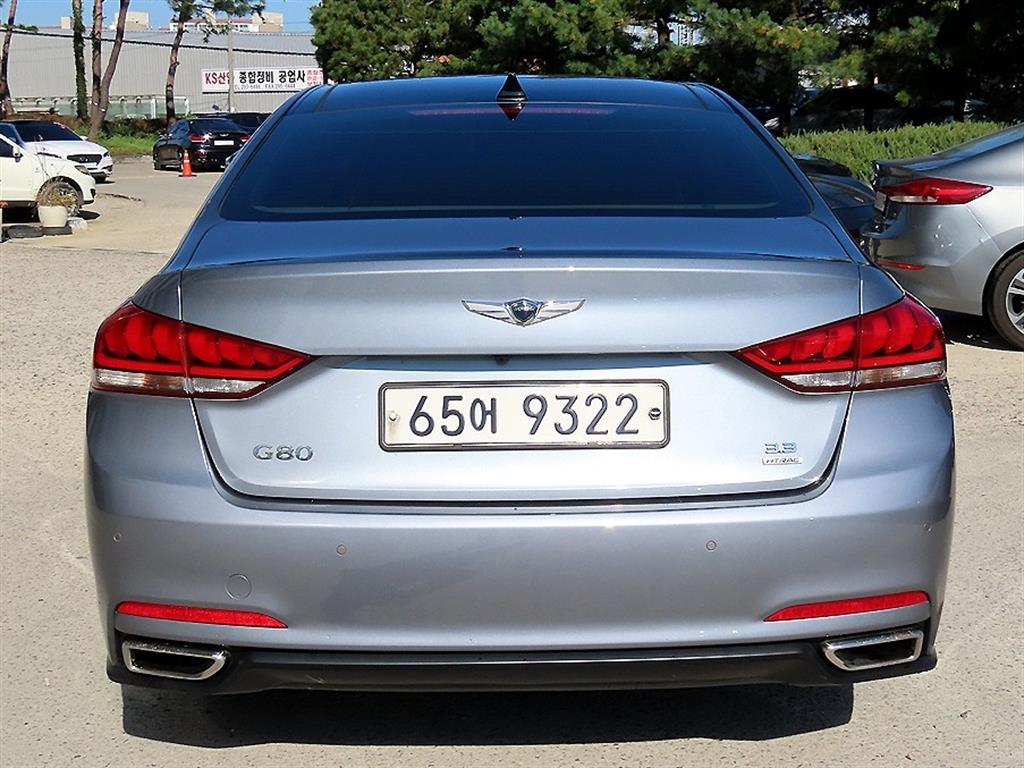 HYUNDAI Genesis - Vista 4