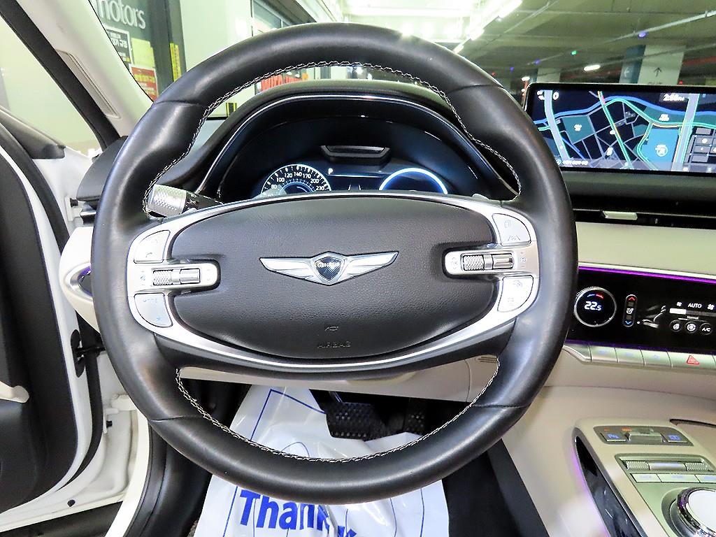 Genesis GV70 - Vista 8