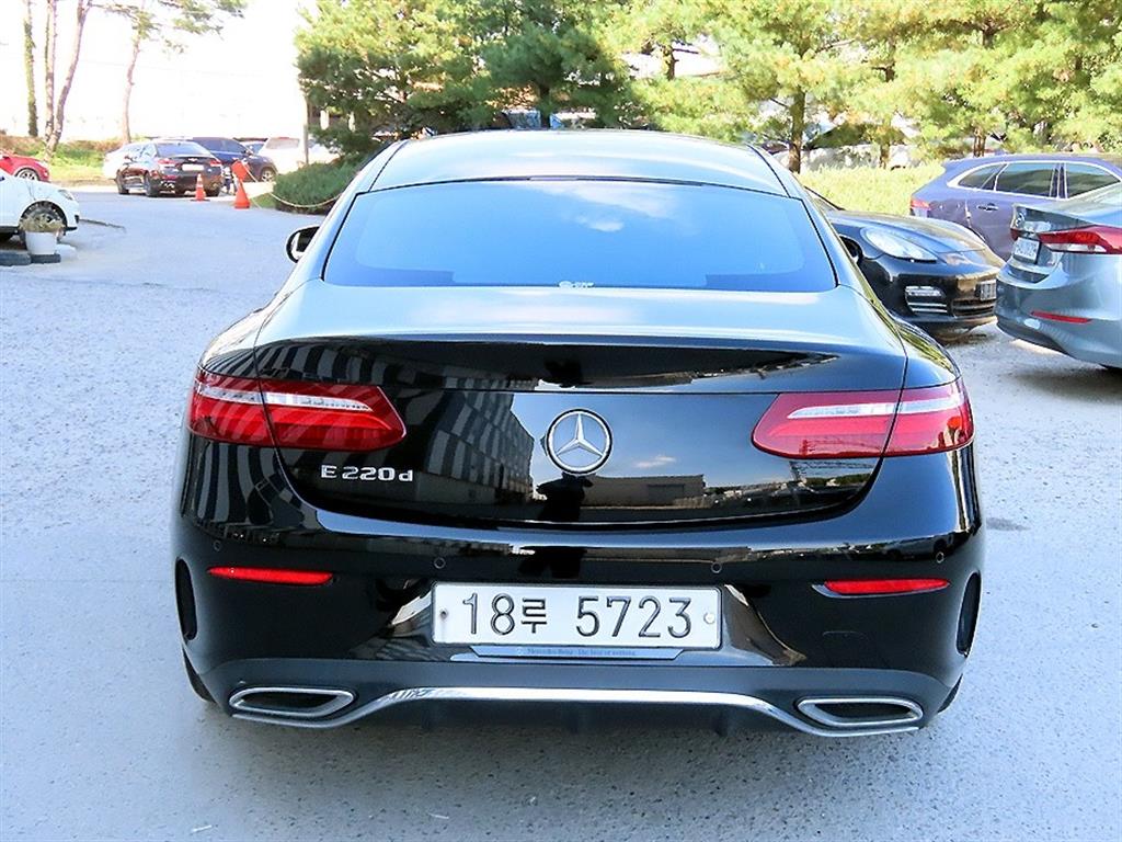 Mercedes Benz E class - Vista 4