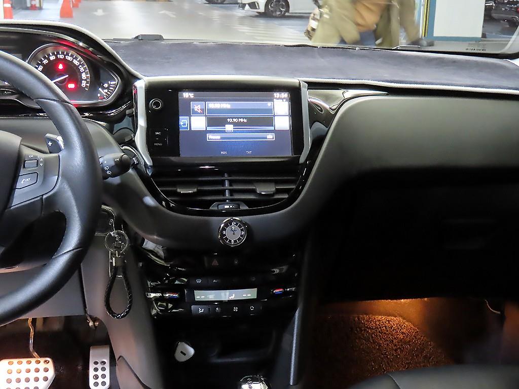 Peugeot 208 - Vista 10