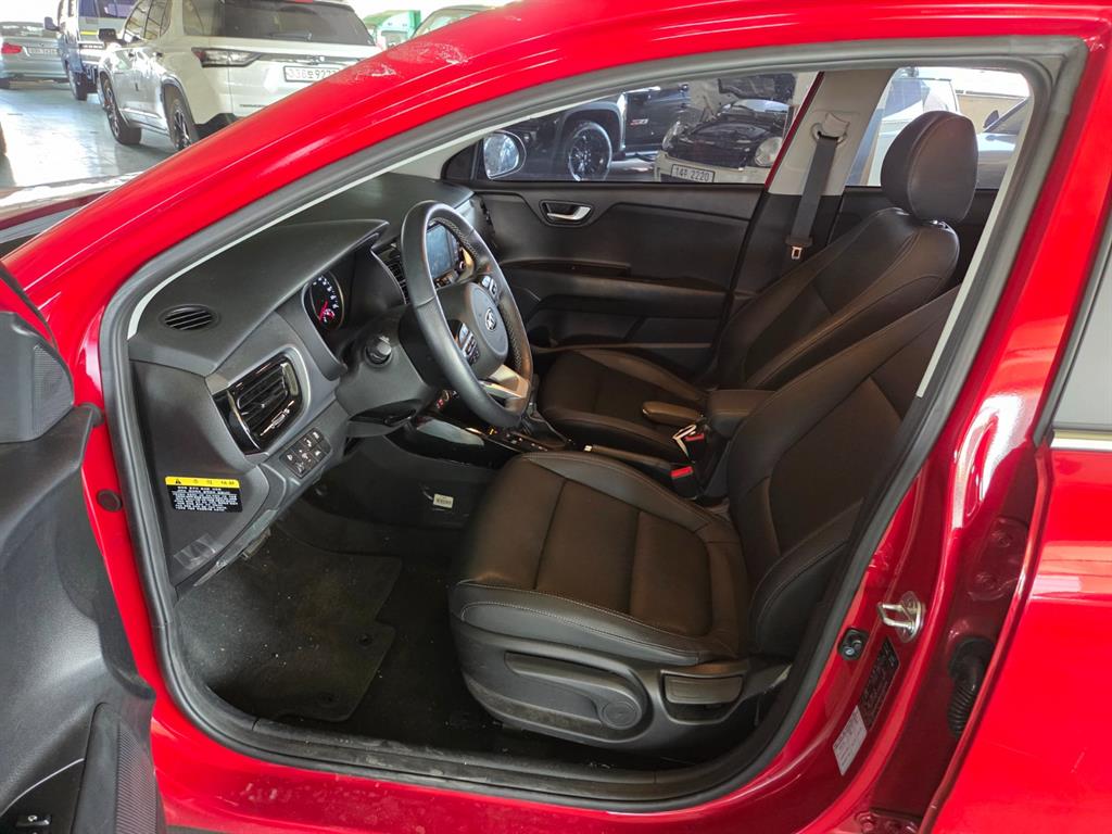 KIA Stonic - Vista 6