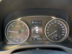 HYUNDAI Avante - Vista 10