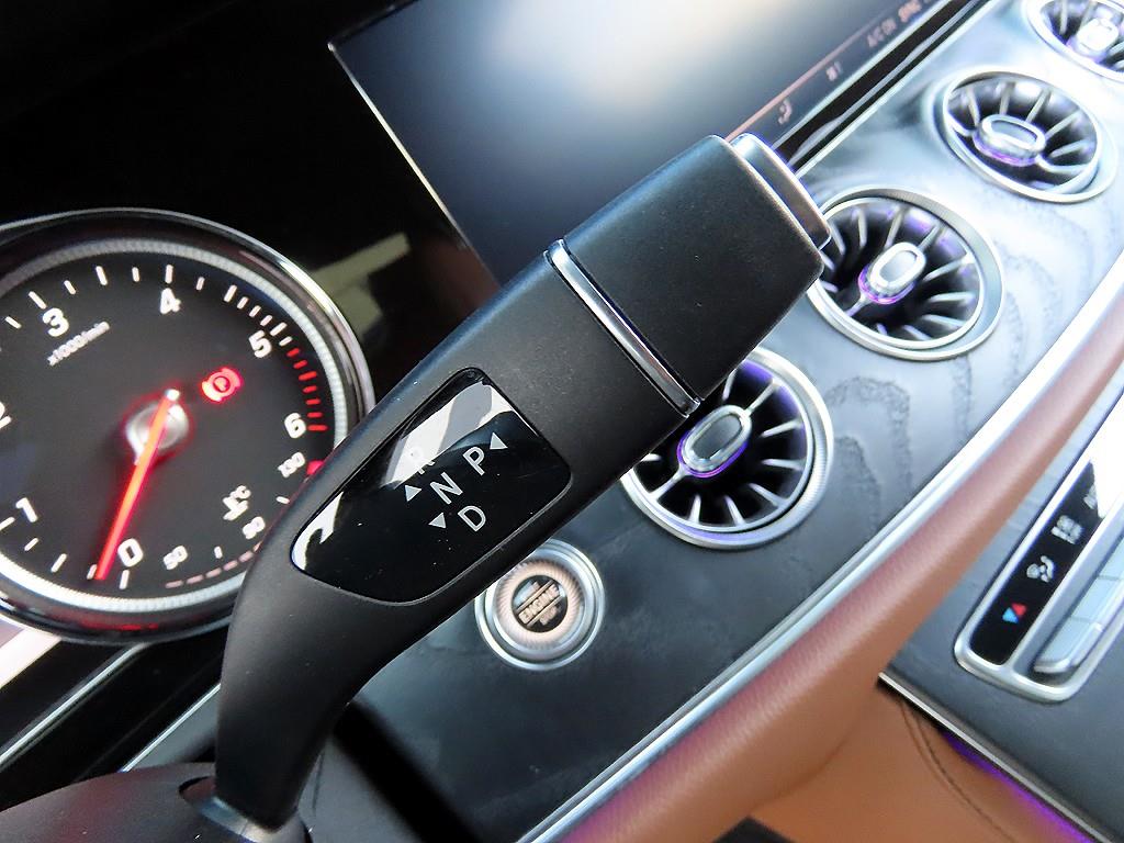 Mercedes Benz E class - Vista 10