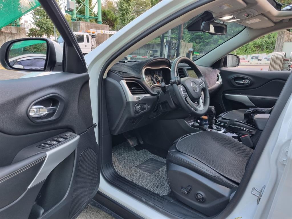 Jeep Cherokee - Vista 11