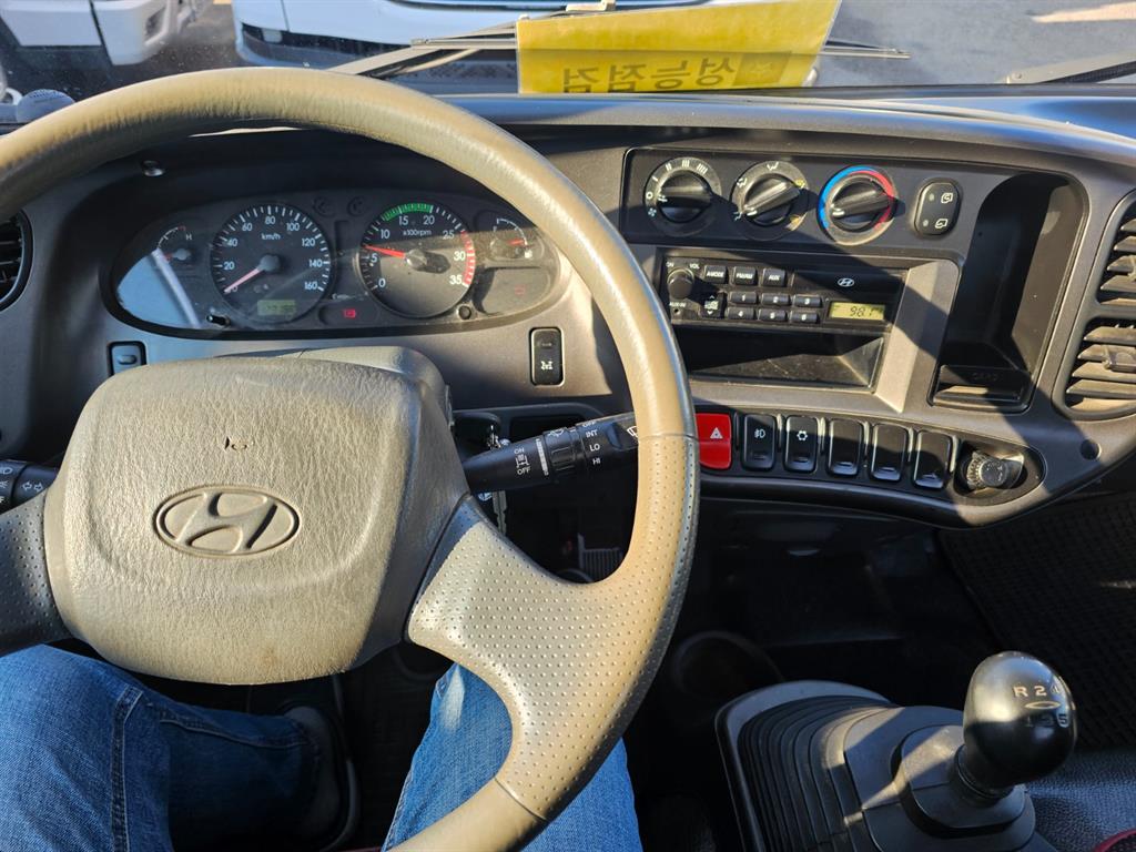 medium and large cargo Cargo 2011 Blanco - Importación desde Corea - HF Imports Iquique - Foto 13