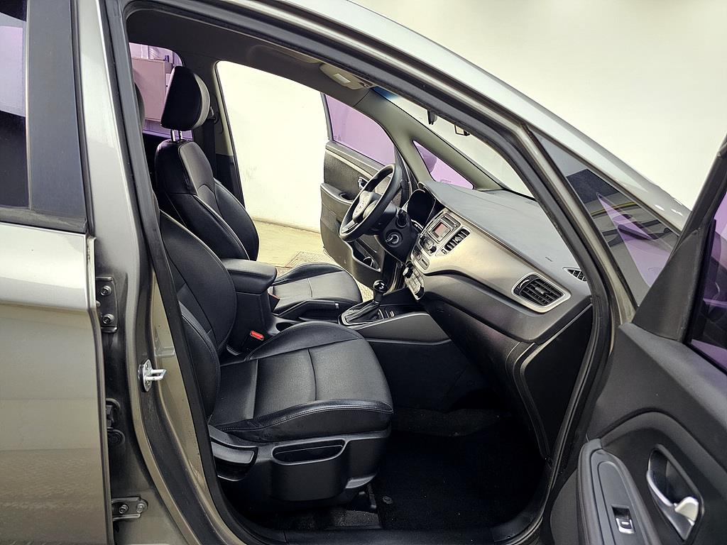 KIA Carens - Vista 11