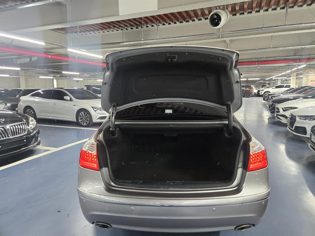 HYUNDAI Genesis - Vista 7