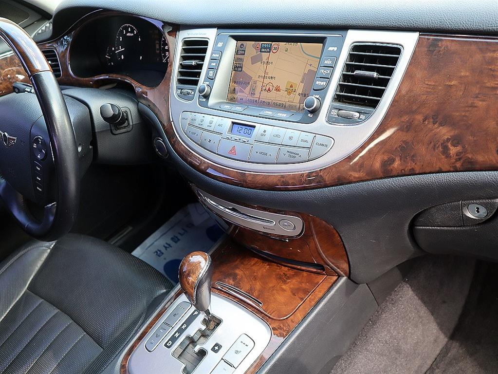 HYUNDAI Genesis - Vista 11