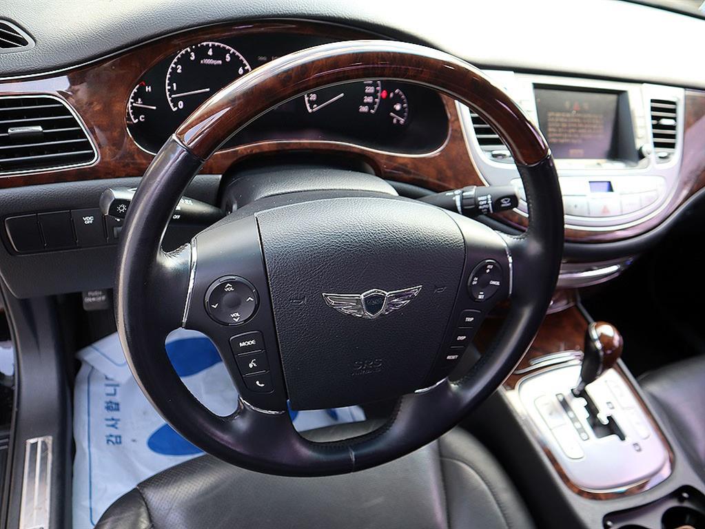 HYUNDAI Genesis - Vista 8