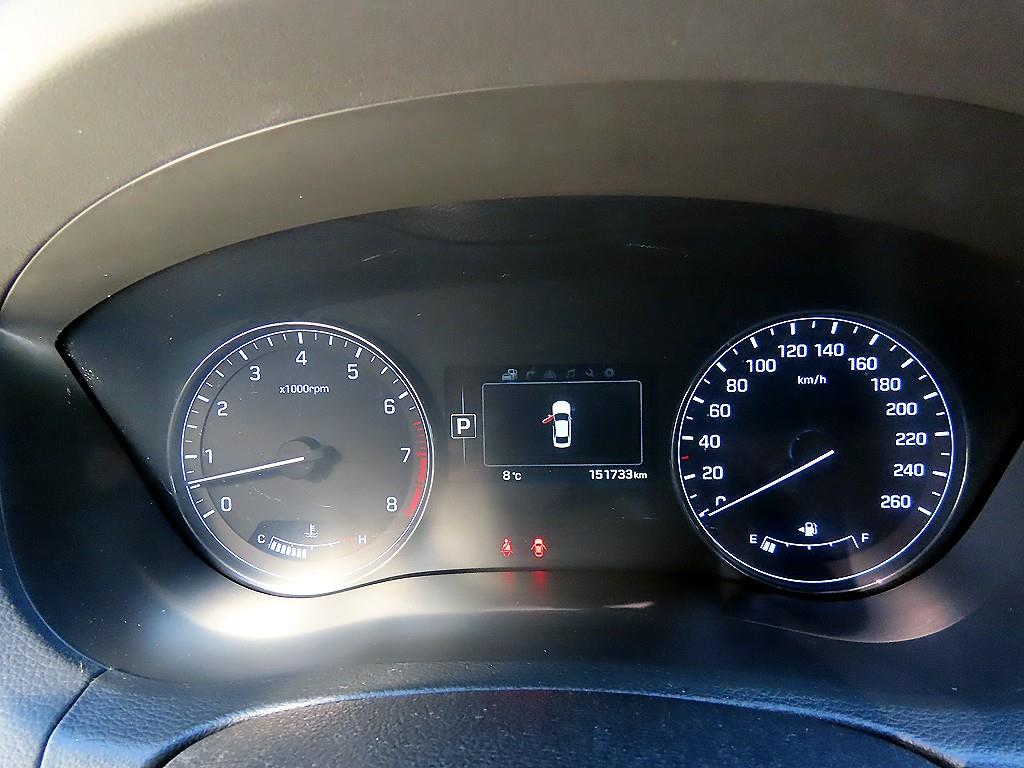 HYUNDAI Genesis - Vista 9