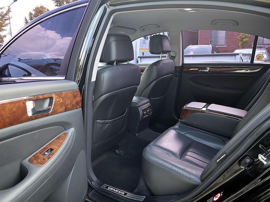 HYUNDAI Genesis - Vista 7