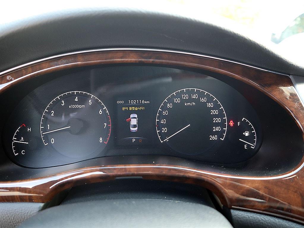 HYUNDAI Genesis - Vista 9