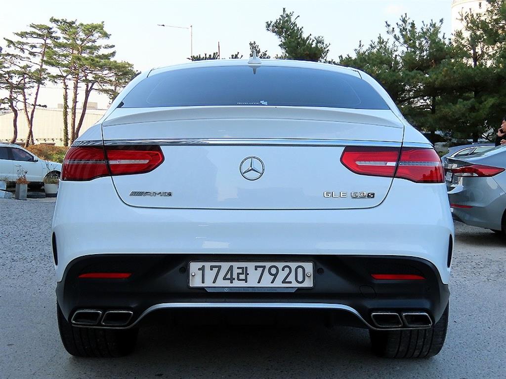 Mercedes Benz GLE Class - Vista 4