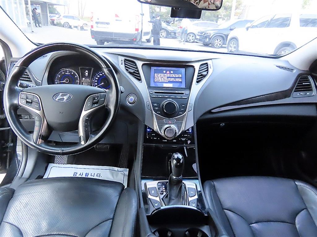 HYUNDAI Grandeur - Vista 7