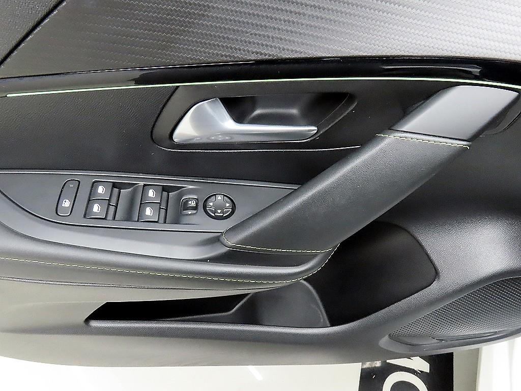 Peugeot 208 - Vista 11